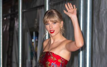 Taylor Swift, il video e il testo del nuovo singolo Cardigan