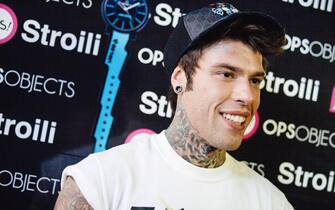 MILAN, ITALY - JUNE 08:  Fans flock to meet Fedez at Stroili Oro Store, C.so Buenos Aires Milan on June 8, 2017 in Milan, Italy.  (Photo by Rosdiana Ciaravolo/Getty Images)