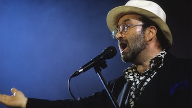 Italian singer-songwriter Lucio Dalla, Rome, Italy, 1987. (Photo by Luciano Viti/Getty Images)