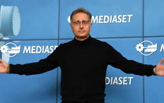 656836600 MILAN, ITALY - MARCH 23: Paolo Bonolis attends the Paolo Bonolis press meeting on March 23, 2017 in Milan, Italy. (Photo by Pier Marco Tacca/Getty Images)
