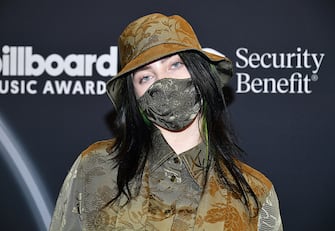 HOLLYWOOD, CALIFORNIA - OCTOBER 14: In this image released on October 14, Billie Eilish poses backstage at the 2020 Billboard Music Awards, broadcast on October 14, 2020 at the Dolby Theatre in Los Angeles, CA.  (Photo by Amy Sussman/BBMA2020/Getty Images for dcp )