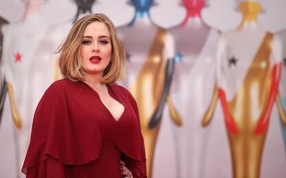 Adele dà appuntamento al prossimo anno: il post su Instagram