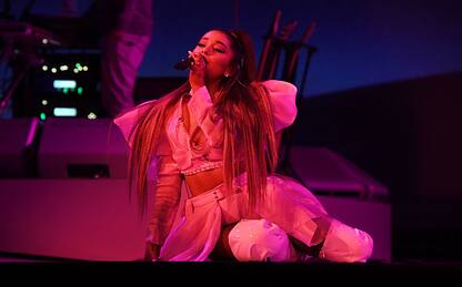 Ariana Grande parla di Positions: "Non riesco a smettere di piangere"