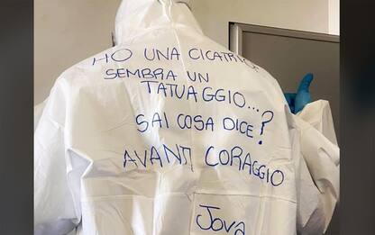 Jovanotti ringrazia medici e infermieri: "State facendo la storia!"