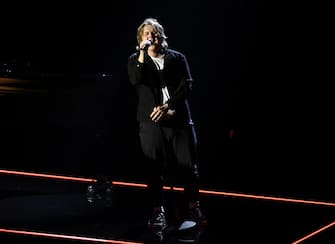 LOS ANGELES, CALIFORNIA - NOVEMBER 22: In this image released on November 22, Lewis Capaldi performs onstage for the 2020 American Music Awards at Microsoft Theater on November 22, 2020 in Los Angeles, California. (Photo by Kevin Winter/AMA2020/Getty Images for dcp)