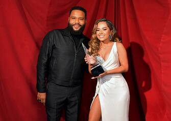 LOS ANGELES, CALIFORNIA - NOVEMBER 22: (L-R) In this image released on November 22, Becky G (R) poses with the award for Favorite Latin Female Artist with Anthony Anderson (L) at the 2020 American Music Awards at Microsoft Theater on November 22, 2020 in Los Angeles, California. (Photo by Emma McIntyre /AMA2020/Getty Images for dcp)