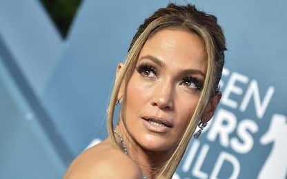Jennifer Lopez lancia una challenge su Instagram: il video
