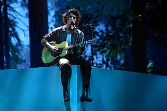 LOS ANGELES, CALIFORNIA - NOVEMBER 22: In this image released on November 22, Shawn Mendes performs onstage for the 2020 American Music Awards at Microsoft Theater on November 22, 2020 in Los Angeles, California. (Photo by Kevin Mazur/AMA2020/Getty Images for dcp)