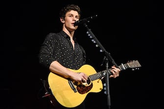 NEW YORK, NEW YORK - MAY 13: Shawn Mendes performs onstage during the Robin Hood Benefit 2019 at Jacob Javitz Center on May 13, 2019 in New York City. (Photo by Kevin Mazur/Getty Images for Robin Hood Foundation)