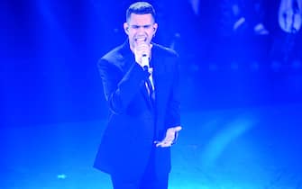 SANREMO, ITALY - FEBRUARY 07:  Mahmood on stage during the third night of the 69th Sanremo Music Festival at Teatro Ariston on February 07, 2019 in Sanremo, Italy. (Photo by Daniele Venturelli/Daniele Venturelli/WireImage)