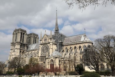 Natale, primo concerto a Notre Dame di Parigi dopo l'incendio del 2019