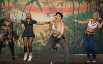Il nuovo video di Gwen Stefani di “Let Me Reintroduce Myself”
