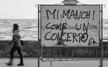 "Mi manchi come un concerto", la foto virale tra gli artisti italiani