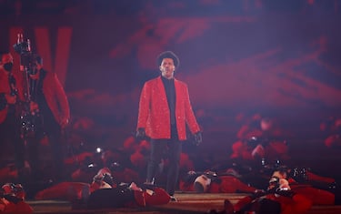 Super Bowl, l’halftime show con The Weeknd. Apre Miley Cyrus. FOTO