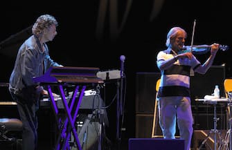 epa02836930 Members of 'Return to Forever,' Chick Corea (L) and Jean-Luc Ponty, perfom onstage during a concert at the 'Door of the Angel' in Madrid, Spain, 22 July 2011.  EPA/KOTE