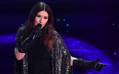 Laura Pausini a Sanremo 2021 canta "Io sì", la canzone Golden Globe