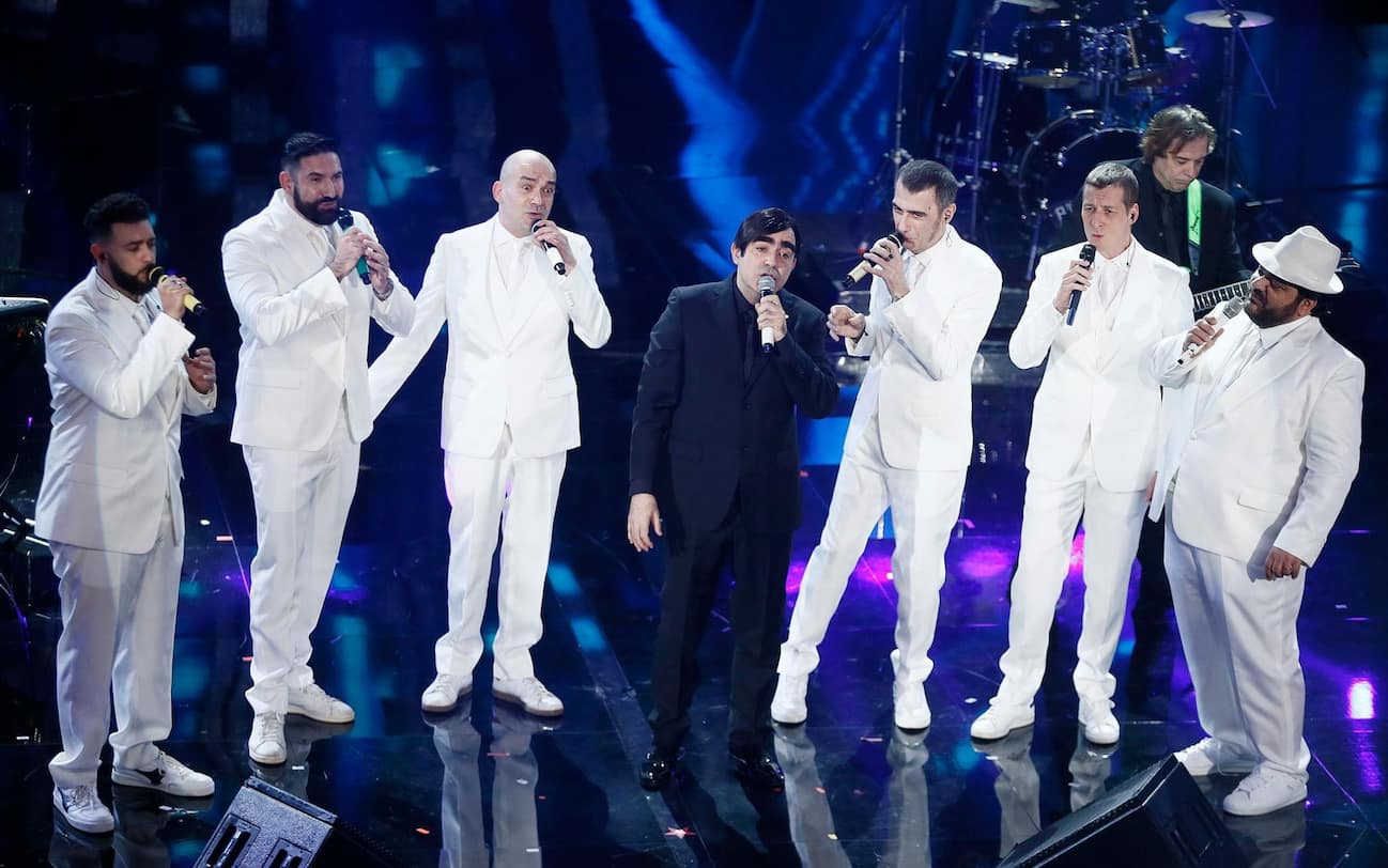 Neri per caso ieri e oggi com'è cambiato negli anni il gruppo ospite a Sanremo 2021. FOTO Neri per caso ieri e oggi com'è cambiato negli anni il gruppo ospite a Sanremo 2021. FOTO