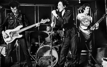 UNSPECIFIED - JANUARY 01:  Photo of Paul COOK and Steve JONES and Sid VICIOUS and SEX PISTOLS and Johnny ROTTEN; L-R Sid Vicious, Paul Cook, Johnny Rotten (John Lydon) and Steve Jones performing  (Photo by RB/Redferns)