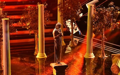 Achille Lauro a Sanremo 2021, terza serata: il quadro dorato