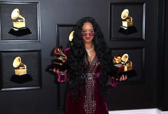 Los Angeles, CA - March 14: 
H.E.R.  on the red carpet at the 63rd Annual Grammy Awards for Song of the Year for "I Can't Breathe", at the Los Angeles Convention Center, in downtown Los Angeles, CA, Sunday, Mar. 14, 2021. (Jay L. Clendenin / Los Angeles Times via Getty Images)