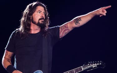 RIO DE JANEIRO, BRAZIL - JANUARY 25: Dave Grohl from Foo Fighters performs at Maracana on January 25, 2015 in Rio de Janeiro, Brazil. (Photo by Raphael Dias/Getty Images)
