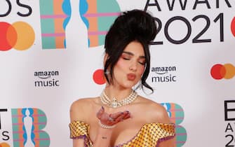 epa09192237 A handout photo made available by the Brit Awards shows Dua Lipa at the Brit Awards 2021 at the O2 Arena in Greenwich, Greater London, Britain, 11 May 2021. It is the 41st edition of the British Phonographic Industry's annual pop music awards.  EPA/JOHN MARSHALL / HANDOUT NO TV / NO USE AFTER 08 JUNE 2021 / MANDATORY CREDIT: JOHN MARSHALL HANDOUT EDITORIAL USE ONLY/NO SALES/NO ARCHIVES
