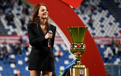 Annalisa canta l'inno di Mameli alla finale di Coppa Italia. VIDEO