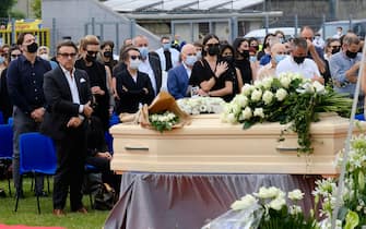 La famiglia Merlo durante i funerali di Michele Merlo, il cantante morto il 6 giugno scorso. Stadio calcio di Rosa , Vicenza, 18 Giugno 2021. ANSA/NICOLA FOSSELLA