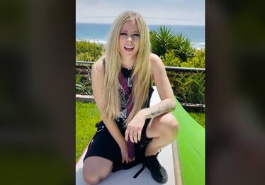 Avril Lavigne sbarca su TikTok: il lip-sync di "Sk8er Boi"
