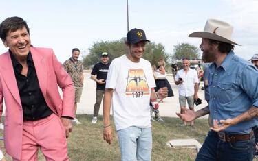 Gianni Morandi e Jovanotti, video di “L’Allegria”: c’è Valentino Rossi