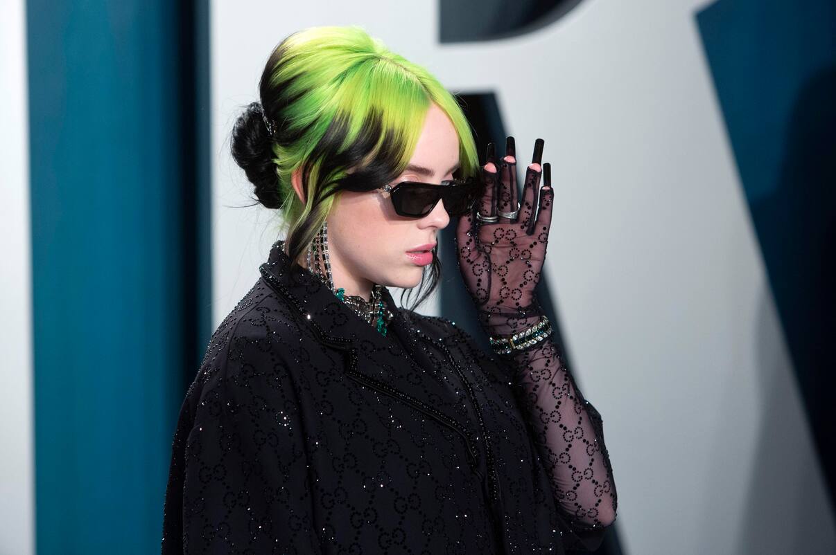 Billie Eilish racconta a David Letterman come ha imparato a convivere ...