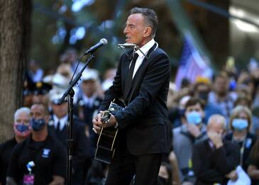 11 settembre, Springsteen canta ed emoziona a Ground Zero. VIDEO