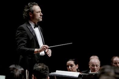 Sascha Goetzel, il direttore d'orchestra austriaco conquista l'Italia