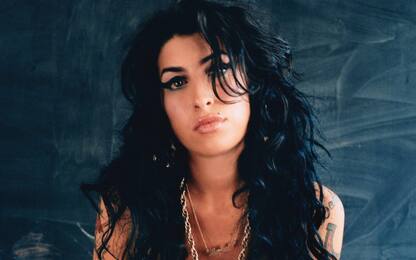 Usa, decine di abiti di Amy Winehouse all'asta a 10 anni dalla morte