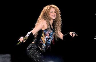(KIKA) - MILANO - I suoi fan italiani hanno temuto davvero di non poterla rivedere sul palco a causa dei problemi che ha accusato alle corde vocali, ma per fortuna Shakira Ã¨ tornata piÃ¹ forte che mai. Dopo aver posticipato due volte l&#39;El Dorado World Tour, la cantante colombiana Ã¨ finalmente arrivata al Forum di Assago.[galleria]GUARDA ANCHE: Shakira raggiunge gli anta piÃ¹ bella che mai!Tutto a causa di unâ  emorragia alla corda vocale destra che lâ  ha costretta a mesi di riposo forzato. Lo spostamento del tour ha finito col sommare il nome della diva colombiana a quello di altre star del pop attualmente in tour in Europa come Katy Perry, Tailor Swift, Demi Lovato e BeyoncÃ¨."Dopo quello che mâ  Ã¨ successo, pensavo che non avrei piÃ¹ cantatoâ   ha detto la splendida artista di Baranquilla parlando sul palco delle sue corde vocali. â  E invece, i miracoli avvengonoâ  . Buon per i fan milanesi che l&#39;hanno aspettata per sette lunghi anni.GUARDA ANCHE: Un fidanzato piÃ¹ giovane allunga la vita[video mp4=https://www.kikapress.com/kikavideo/mp4/kikavideo_197678.mp4 id=197678]

