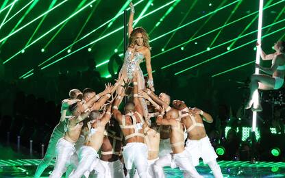 American Music Awards, Jennifer Lopez mostra il backstage. VIDEO