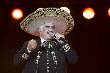 epa09638276 (FILE) - Mexican singer Vicente Fernandez performs during a concert at the Azteca stadium in Mexico City, Mexico, 16 April 2016 (reissued 12 December 2021). Fernandez died at the age of 81 on 12 December at a Mexican hospital to which he was admitted after he fell in the past days, according a statement released by his family.  EPA/Fernando Aceves