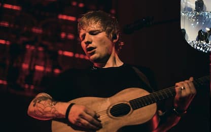 Ed Sheeran, 50 mila sterline per una chitarra donata a una scuola