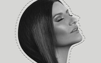 Laura Pausini annuncia il nuovo singolo Scatola