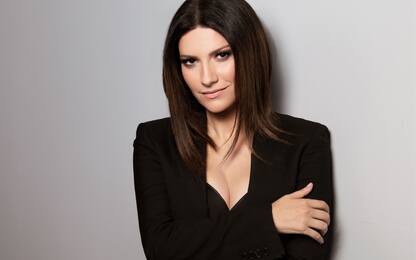 Laura Pausini porta "Scatola" a Sanremo e sui maxischermi del mondo