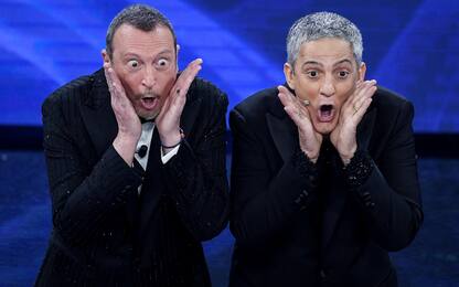 Sanremo 2022, Fiorello mattatore sul palco tra Covid e Mattarella