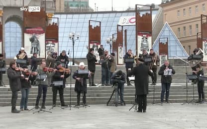 Guerra Ucraina, l'orchestra di Kiev suona l'Inno alla Gioia a Maidan