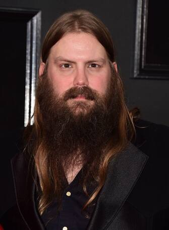 Chris Stapleton (KIKA) - NEW YORK - Le star della musica si sono avvicendate sul tappeto rosso del Madison Square Garden di New York durante la 60esima edizione dei Grammy Awards, gli Oscar della musica mondiale. Come di consueto le mise delle star femminili hanno stregato il pubblico e tenuto con il fiato sospeso migliaia di fan.GUARDA ANCHE: GRAMMY AWARDS 2018: I VINCITORI DELLA KERMESSEA differenza dei look total black dei Golden Globe, questa volta sono le rose bianche tenute in mano o applicate sugli abiti delle star a richiamare l'attenzione sul caso molestie: "Una chiamata unificata delle donne del mondo dello spettacolo per portare cambiamento per tutte le donneâ si legge sul sito ufficiale di Time's Up.Per quanto riguarda il tappeto rosso, sono state Heidi Klum e Rita Ora le star che hanno osato più di altre: la prima grazie a un look total black all'insegna del vedo non vedo, mentre la cantante britannica ha optato per un grande classico, uno spacco vertiginoso che le ha permesso di mettere in mostra anche il lato b.