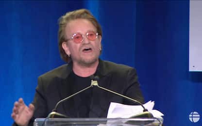 Bono canta "Redemption Song" di Bob Marley per profughi ucraini. VIDEO