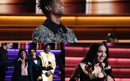 Grammy: Jon Batiste protagonista, premi a Olivia Rodrigo e Silk Sonic