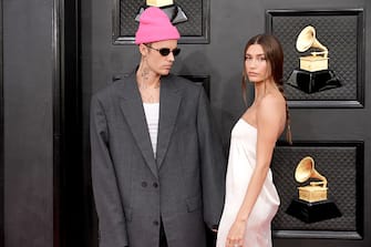 LAS VEGAS, NEVADA - APRIL 03: (L-R) Justin Bieber and Hailey Bieber attend the 64th Annual GRAMMY Awards at MGM Grand Garden Arena on April 03, 2022 in Las Vegas, Nevada. (Photo by Jeff Kravitz/FilmMagic)