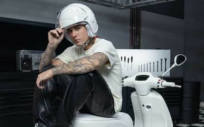 Justin Bieber X Vespa: il cantante firma la sua versione dello scooter