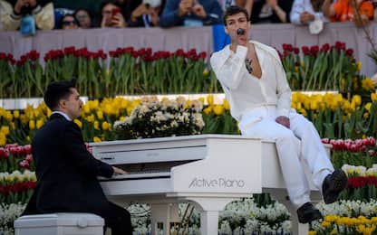 Blanco ha cantato Blu Celeste in Vaticano davanti a 57mila adolescenti