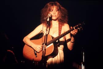 UNITED STATES - JANUARY 01:  BOTTOMLINE  Photo of Carly SIMON  (Photo by Richard E. Aaron/Redferns)