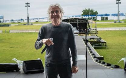 Ligabue sul palco della RCF Arena: "Una notte per srotolare i ricordi"